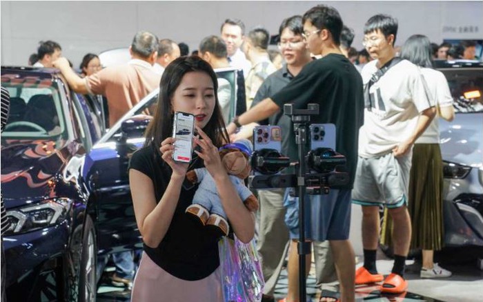 Tại Sao Cùng Lượng Follow Mà Giá Chênh Nhau Gấp 10? Giải Mã Chi Phí "Ẩn"